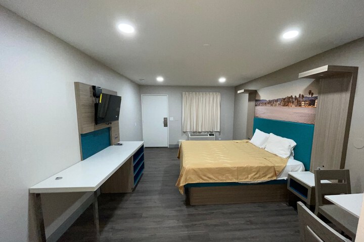 Room 2 of 20