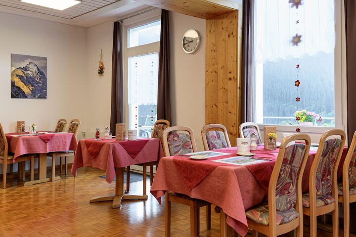 Dining 15 of 120