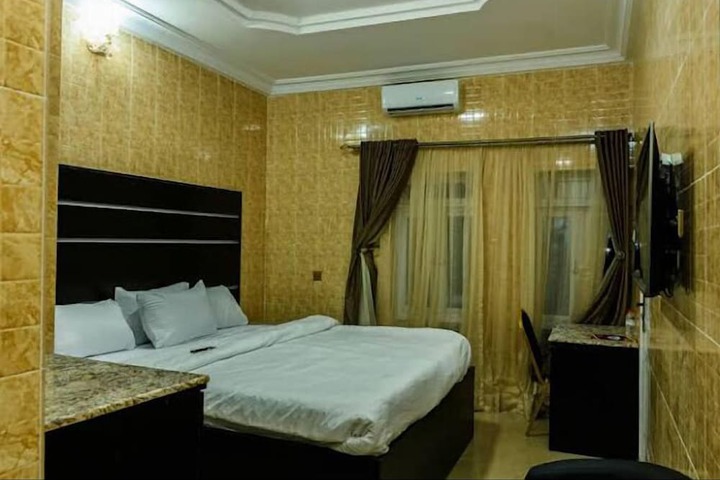 Room 5 of 43