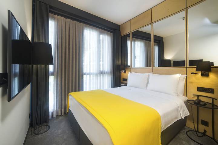 Room 16 of 30