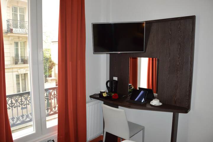 Room 3 of 34