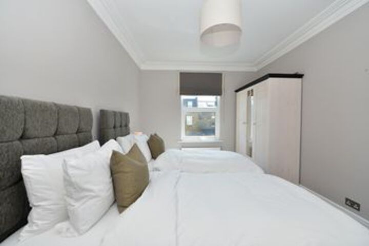 Room 14 of 22