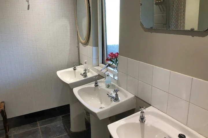 Room 15 of 18