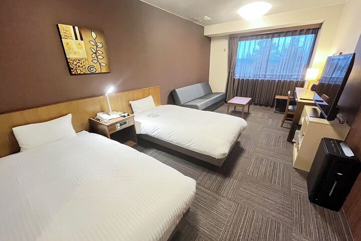Room 8 of 38