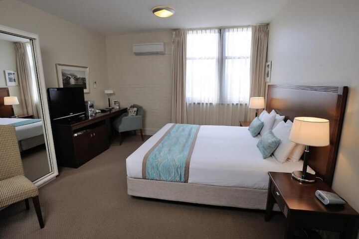 Room 13 of 37