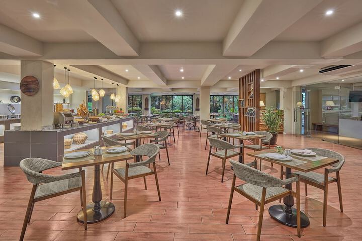 Dining 53 of 109