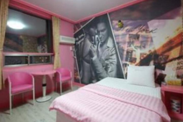Room 2 of 6