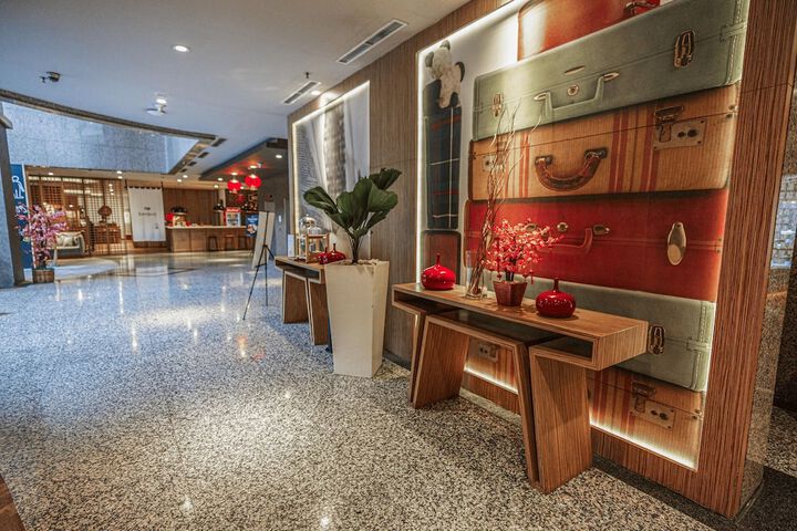 Entrance & Lobby