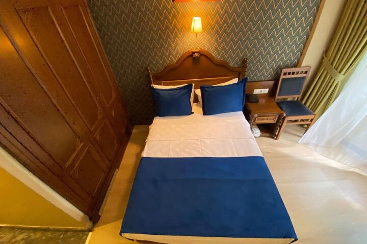 Room 10 of 46