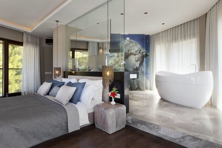 Room 12 of 74