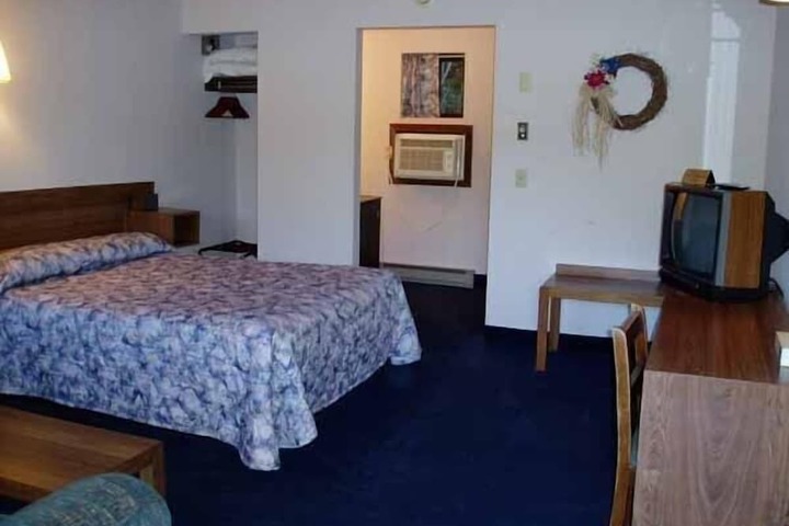 Room 5 of 65