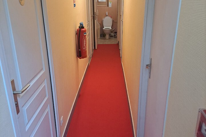 Room 10 of 20
