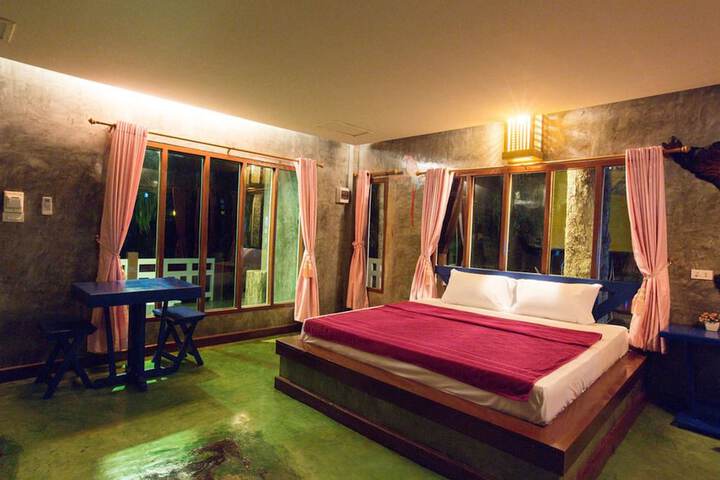 Room 13 of 35