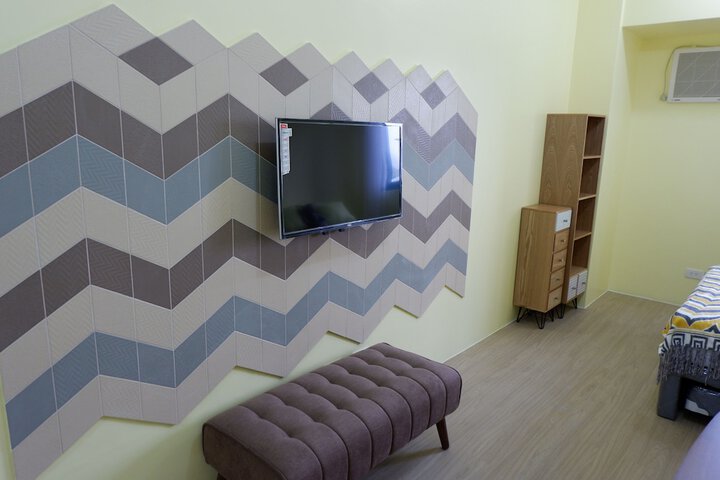 Room 6 of 27