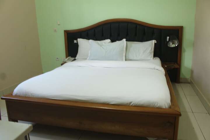 Room 12 of 24