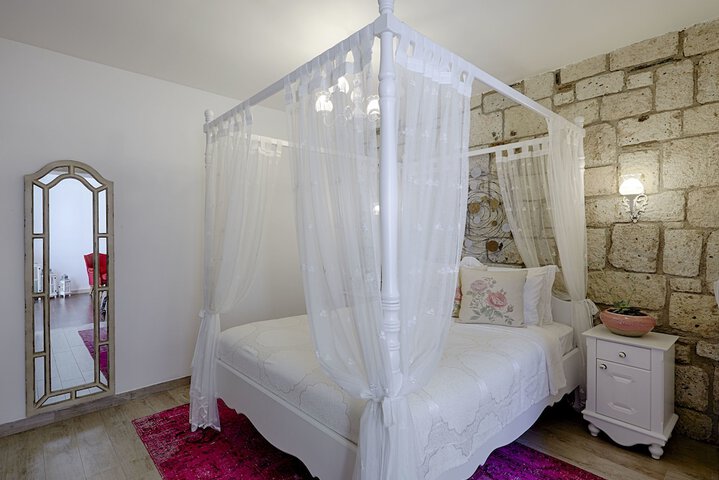 Room 2 of 34
