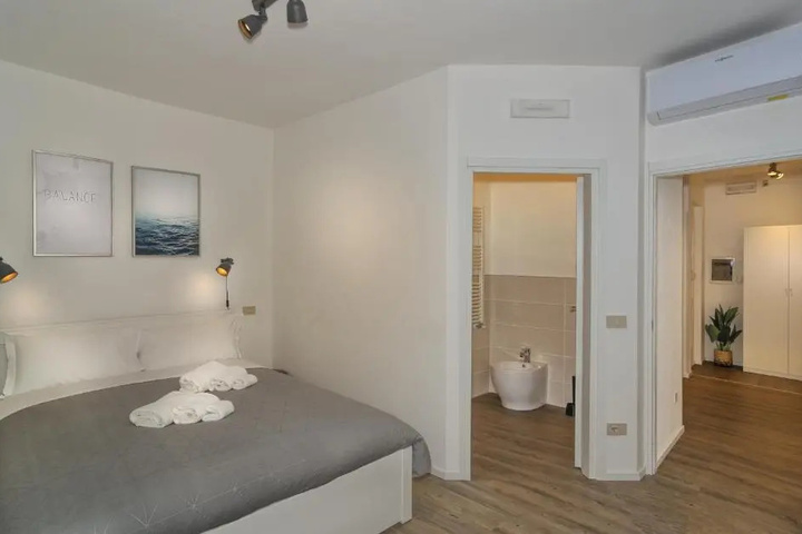 Room 5 of 19