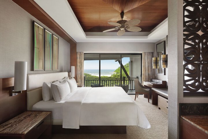Room 32 of 182