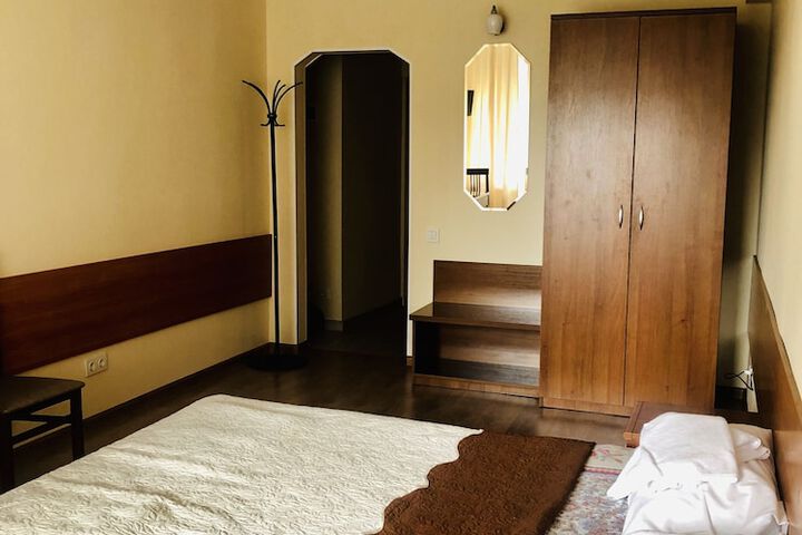 Room 15 of 34