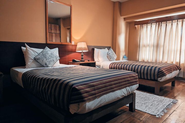 Room 8 of 33