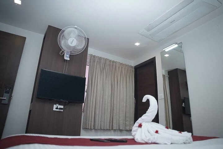 Room 15 of 33