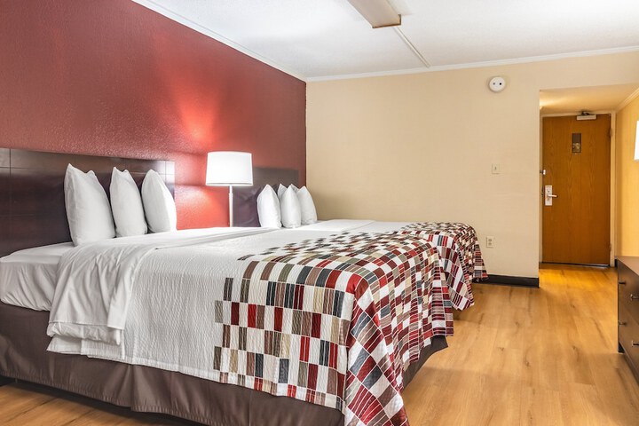 Deluxe 2 Double Beds (2 of 6)
