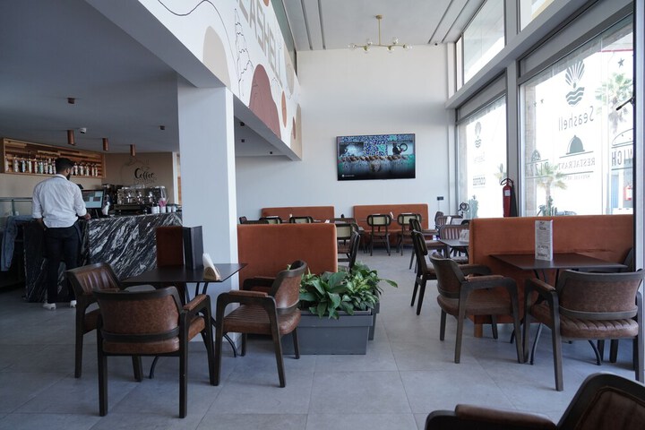 Dining 16 of 22