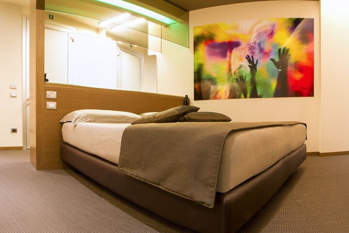 Room 20 of 95