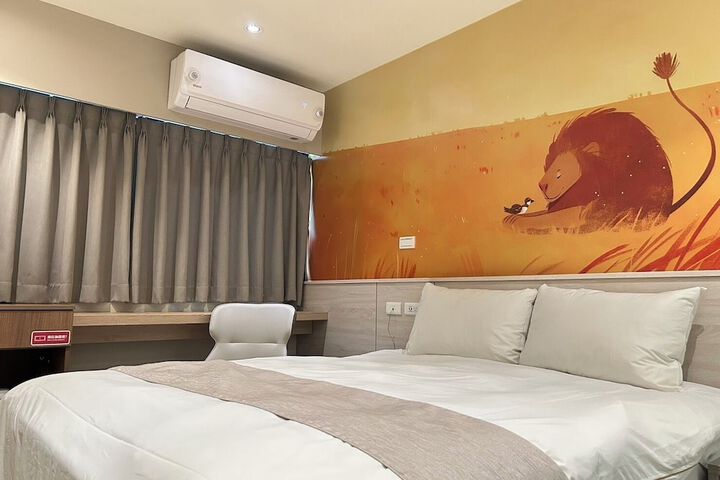 Room 8 of 16