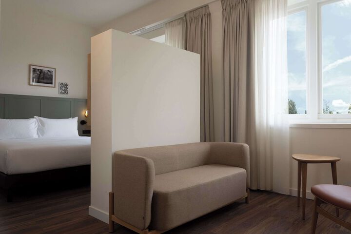 Room 25 of 82