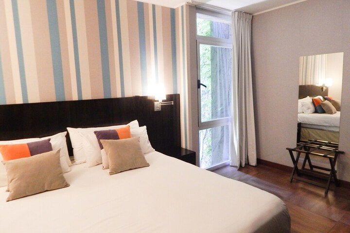 Room 12 of 28