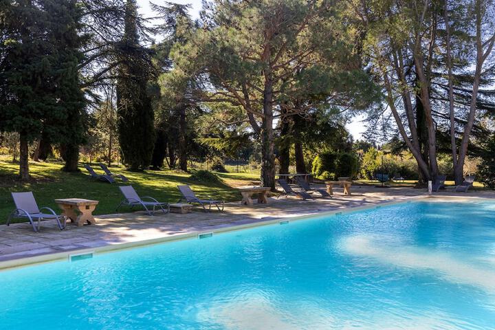 Pools & Facilities