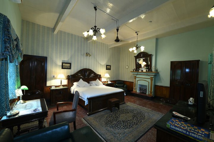 Room 14 of 36