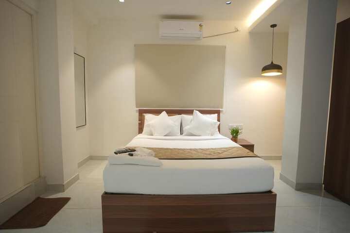 Room 11 of 40