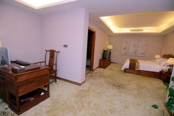 Room 6 of 32