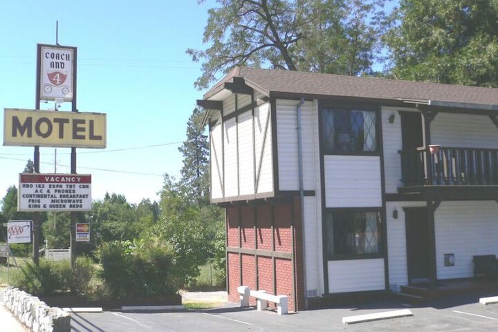 Image of COACH N FOUR MOTEL