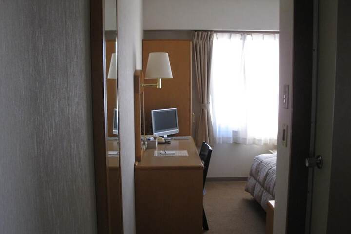 Room 4 of 42