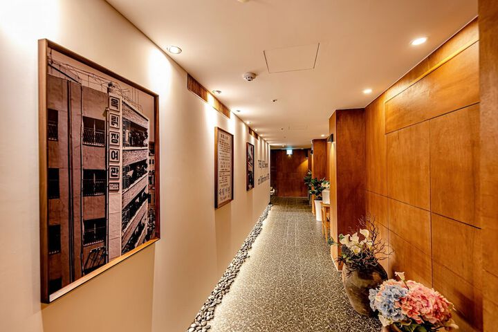 Ballroom/Hall 3 of 34
