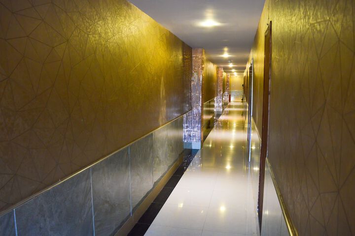 Ballroom/Hall 28 of 40