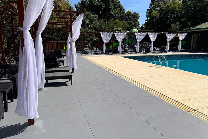 Hotel Pool