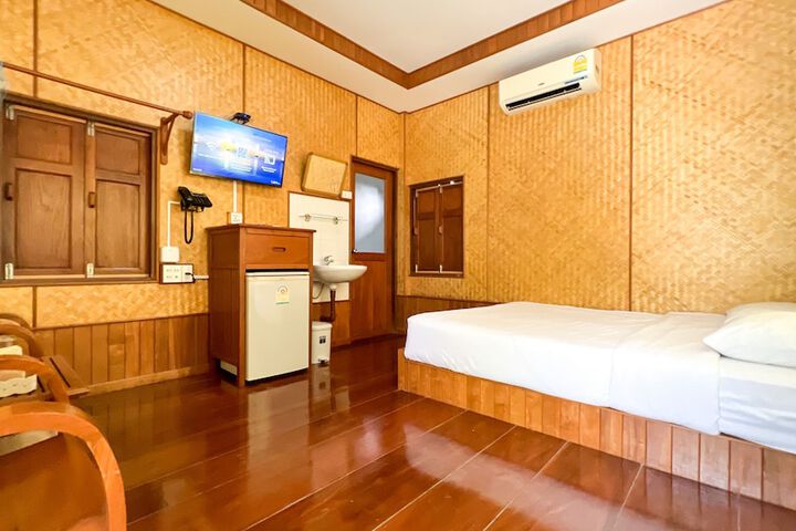 Room 4 of 66
