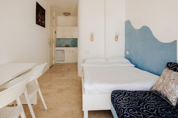 Room 28 of 98