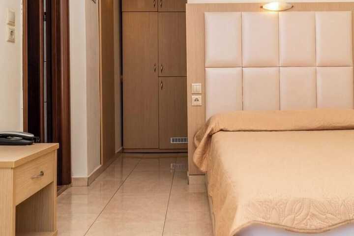 Room 3 of 28