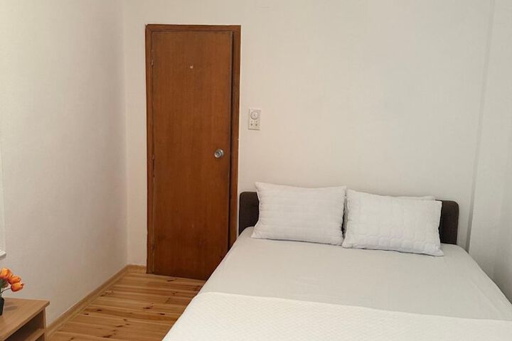 Room 6 of 44