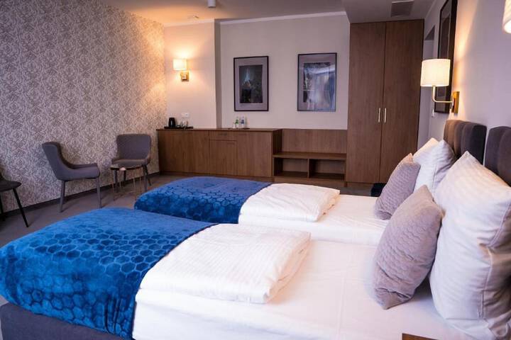 Room 10 of 48
