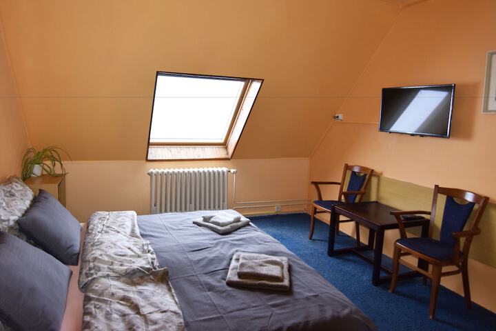 Room 4 of 43