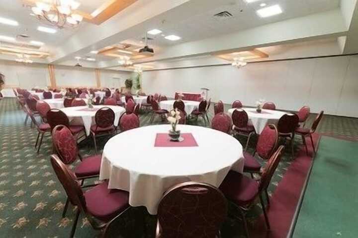 Ballroom/Hall 39 of 42