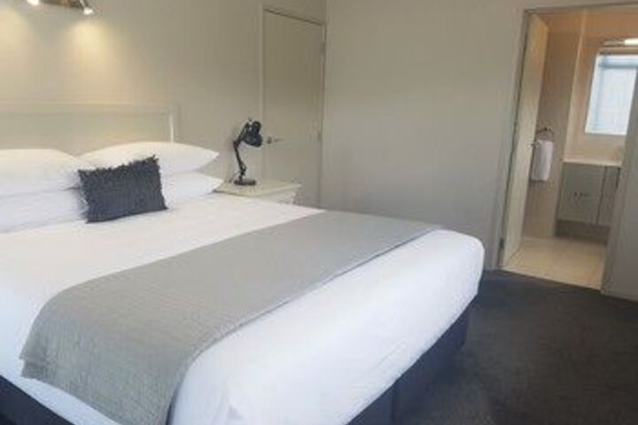 Room 4 of 20