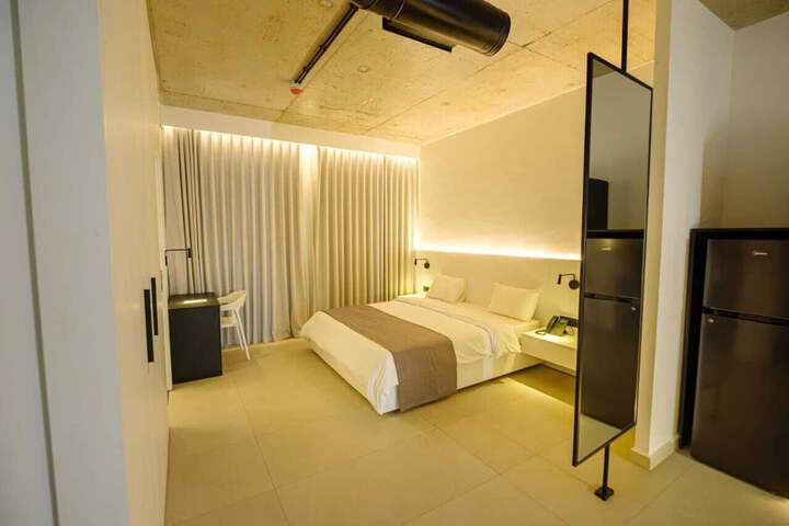 Room 7 of 28