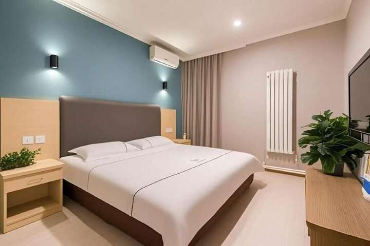 Room 22 of 34